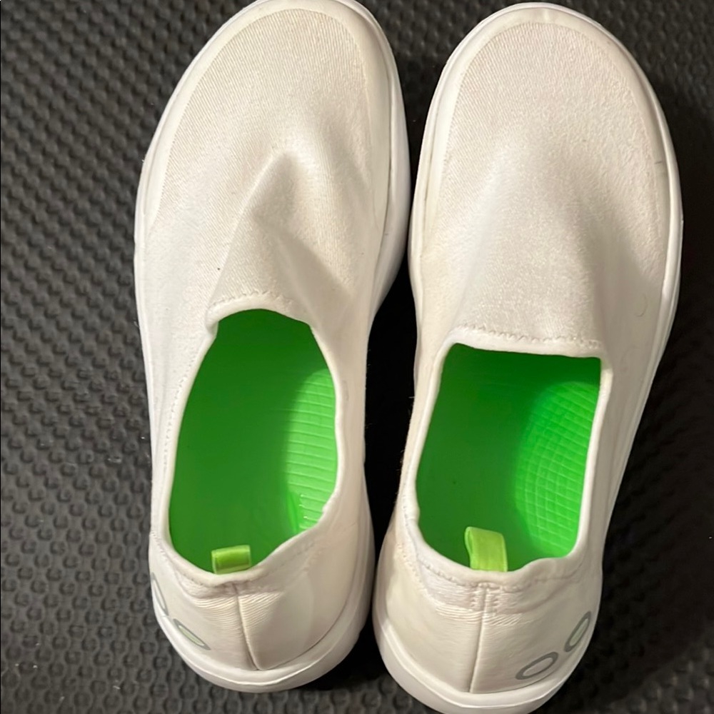 OOFOS Women's White and Green Flats